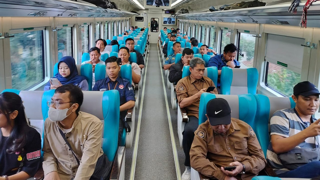 KAI siapkan 7.152 kursi per hari dalam 16 perjalanan tambahan sambut long weekend Mei dan Idul Adha 2025. (dok. KAI)