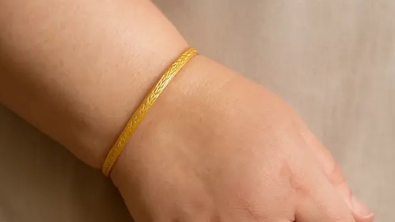 Tips Pakai Gelang Emas 2 Gram untuk Tangan Gemuk (Foto: ChatGPT)