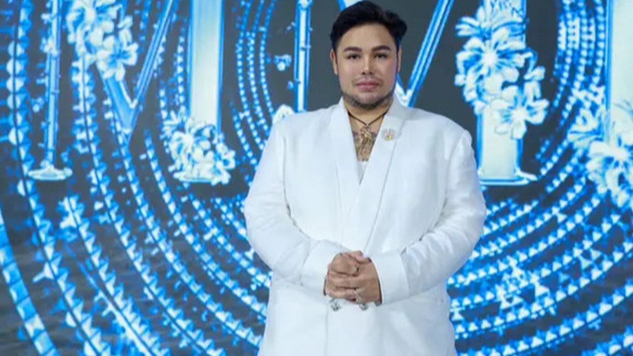 Ivan Gunawan menghadiri Art of Beauty Exhibition di Jakarta, Kamis (19/9/2024). Ia beli gelang edisi terbatas, karya Nyoman Nuarta, seharga Rp40 juta. (Foto: Dok. Instagram @ivan_gunawan)