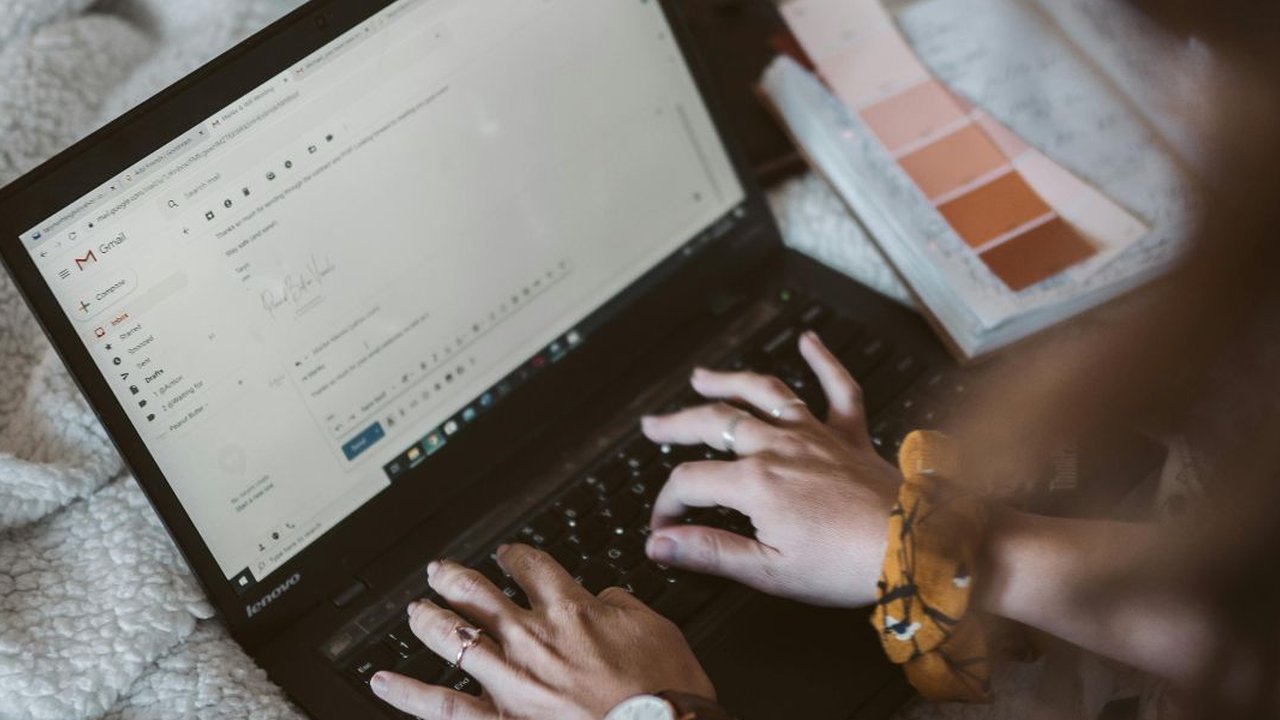 contoh mengirim email untuk perusahaan