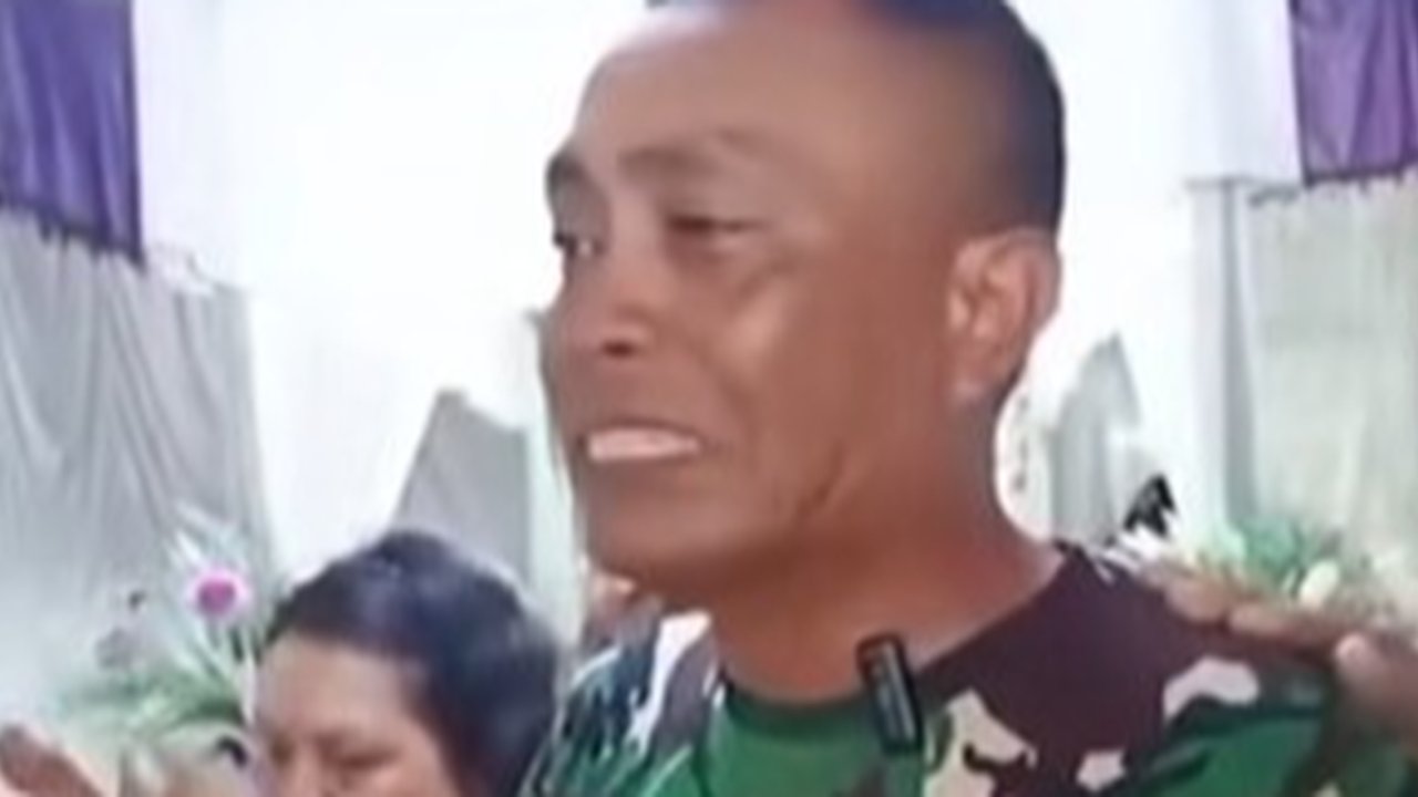 Sersan Mayor (Serma) Christian Namo, ayah mendiang Prada Lucky Chepril Saputra Namo