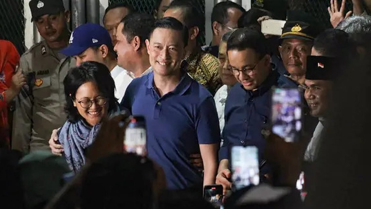 Sebelumnya, Tom Lembong yang pernah menjabat sebagai Menteri Perdagangan di kabinet Presiden Joko Widodo ini dianggap bersalah melakukan tindak pidana korupsi yang merugikan keuangan negara s