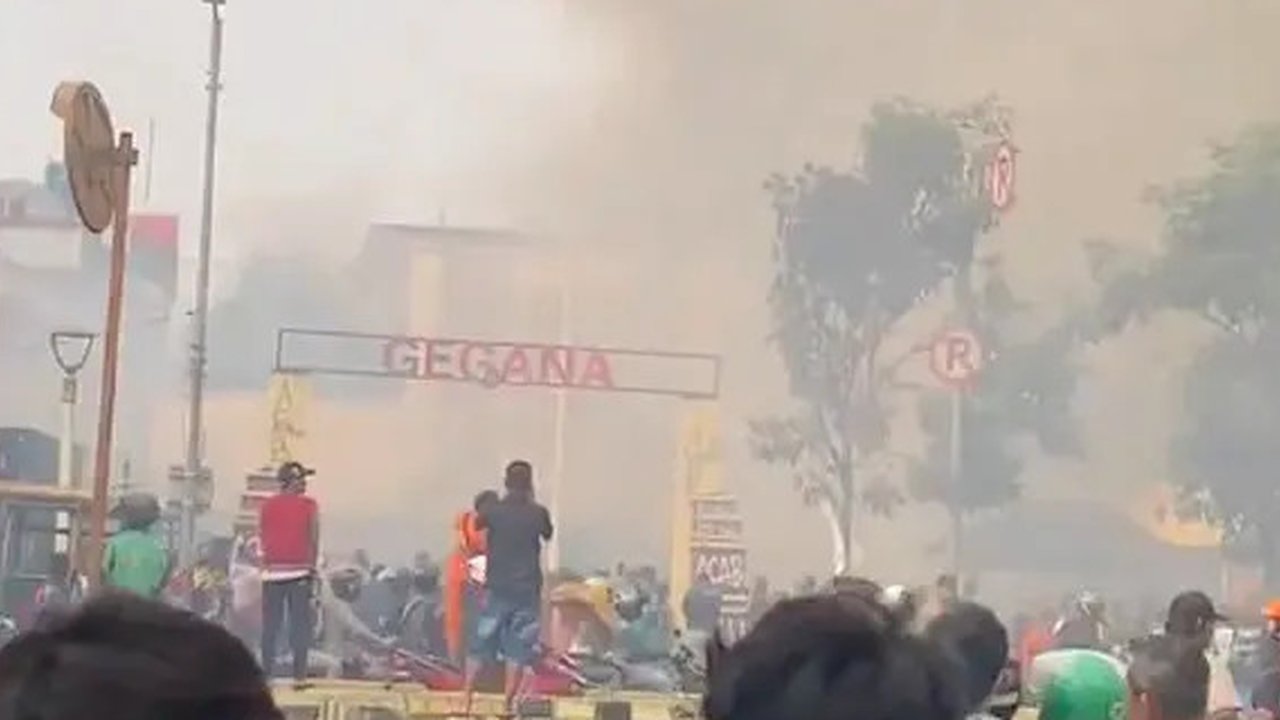 Kantor Gegana Korps Brimob Polri  di Jalan Kramat Raya, Senen, Jakarta Pusat, kebakaran, Minggu, 31 Agustus 2025. (Istimewa)