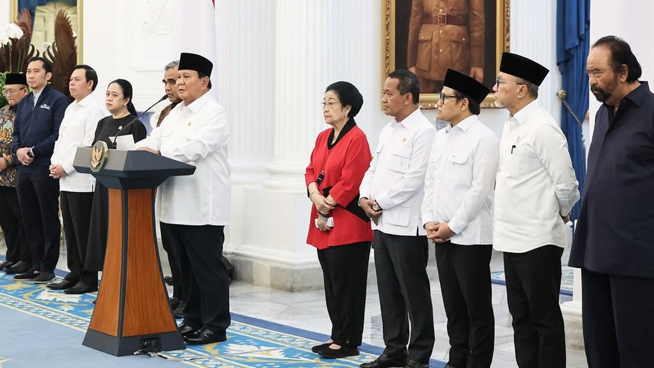 VIDEO: Tatapan Megawati PDIP Berdiri Samping Prabowo Soal Demo Bubarkan DPR & Penjarahan