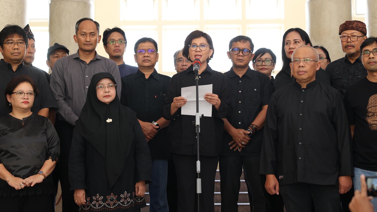 VIDEO: Lantang UGM Ultimatum Pemerintah-DPR Setop Kebijakan Konyol Tidak Pro Rakyat!