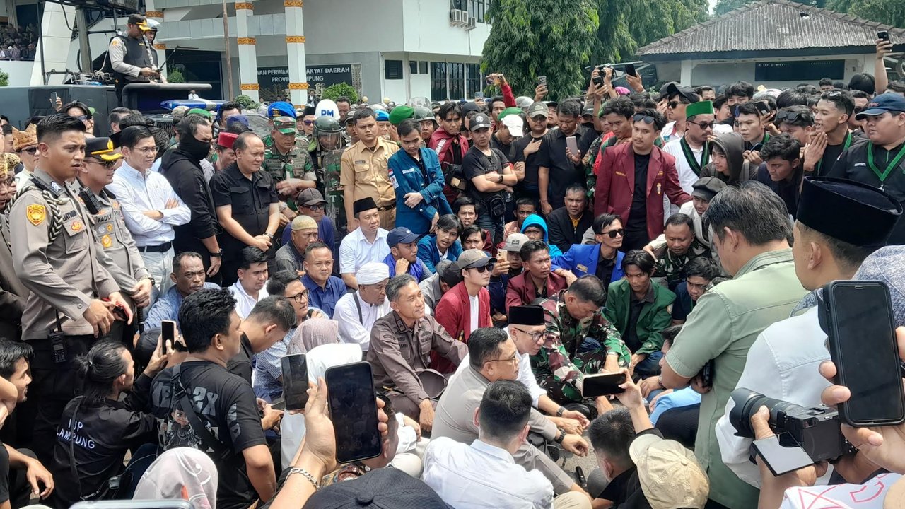 Sempat Bersitegang, Pendemo dan Gubernur Lampung Akhirnya Duduk Bareng