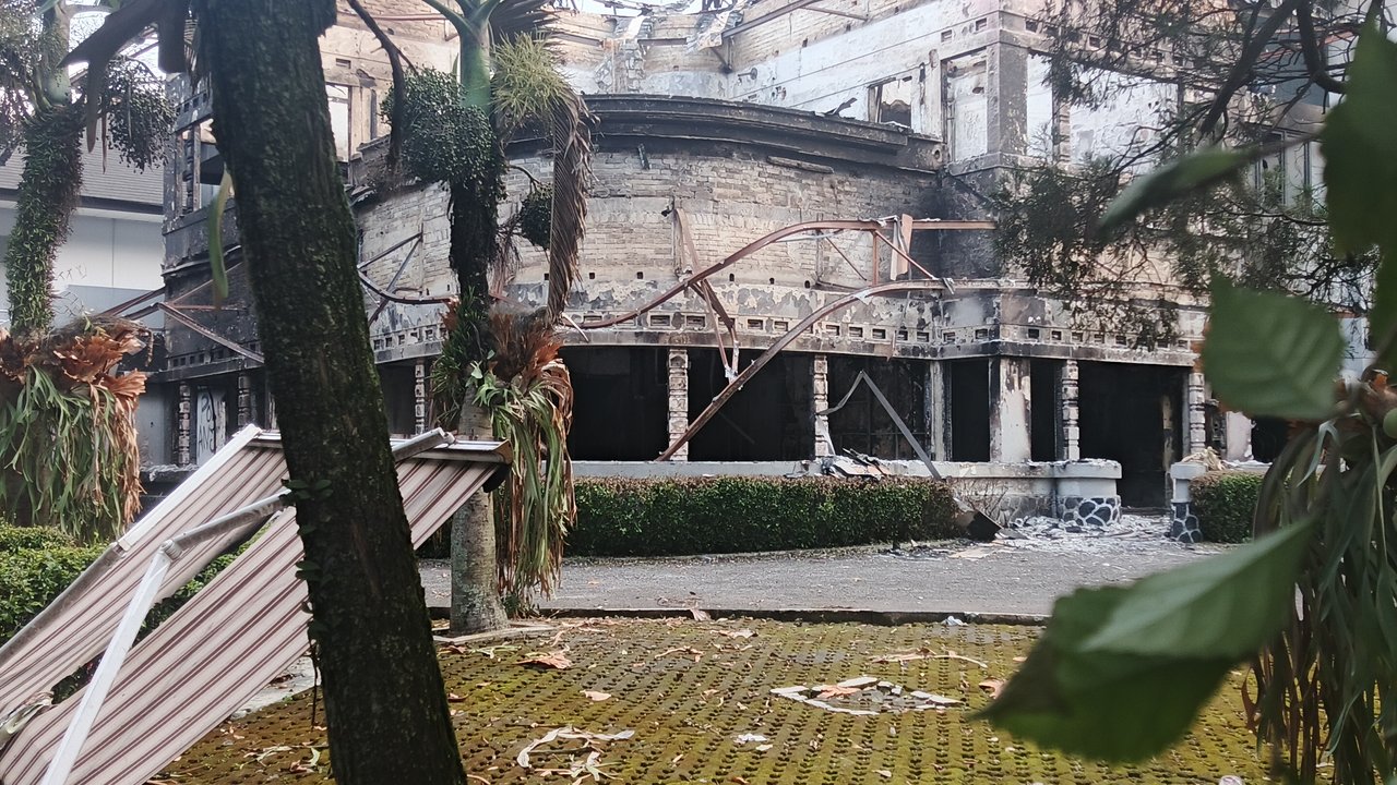 Pangkas Perjalanan Dinas, Dedi Mulyadi Janji Bantu Renovasi Mess MPR RI Diduga Dibakar saat Demo di DPRD Jabar
