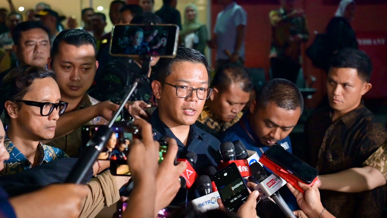 Momen Haru Menlu Sugiono Jemput Jenazah Zetro Leonardo Purba Diplomat Ditembak di Peru: Kami akan Teruskan Perjuanganmu
