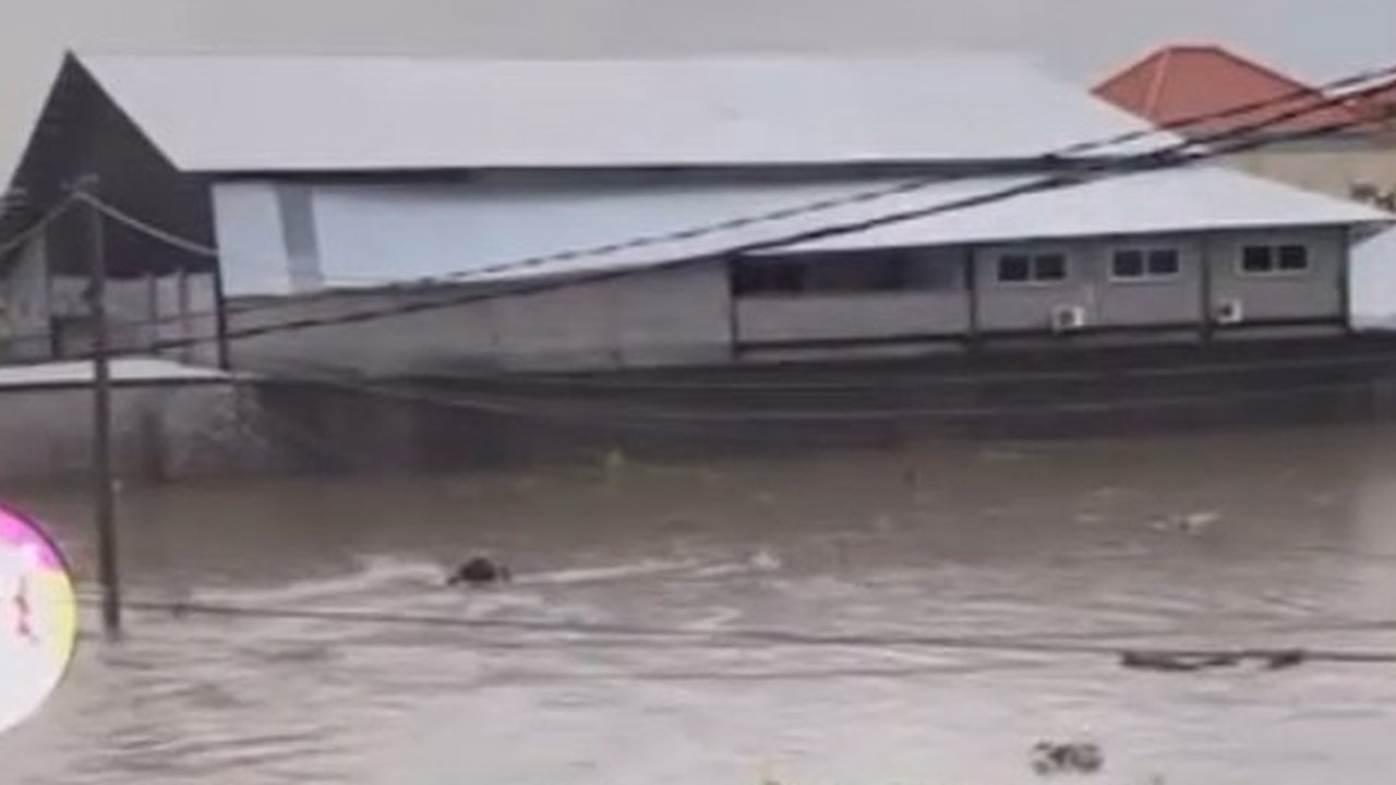 banjir setelah hujan deras di Denpasar, Bali, Rabu (10/09/2025).