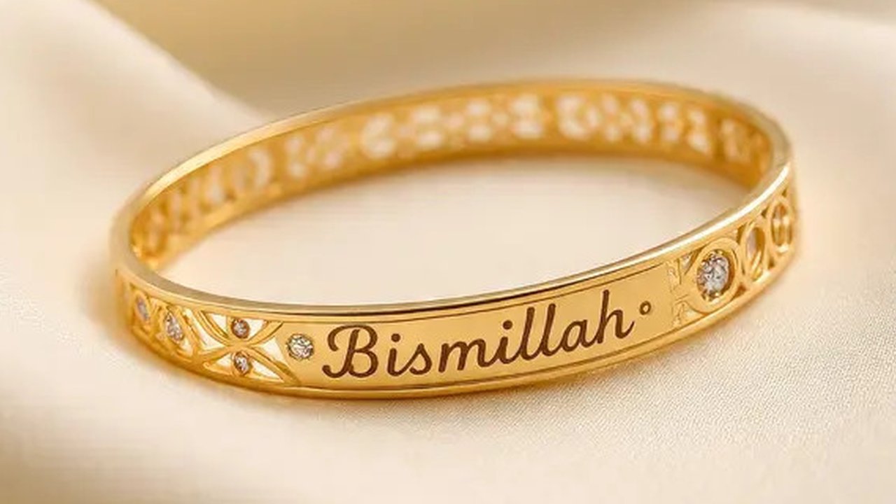 Ilustrasi gelang emas Cuff Islami (By AI)