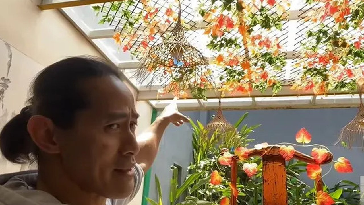 Taman di rumah Ade Rai. [YouTube: Dunia Ade Rai]