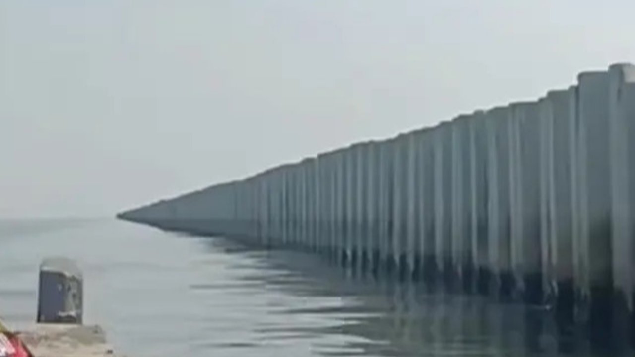 Pemprov Jakarta Buka Suara Soal Viral Tanggul Beton 3 Km di Laut Cilincing Ganggu Nelayan Melaut
