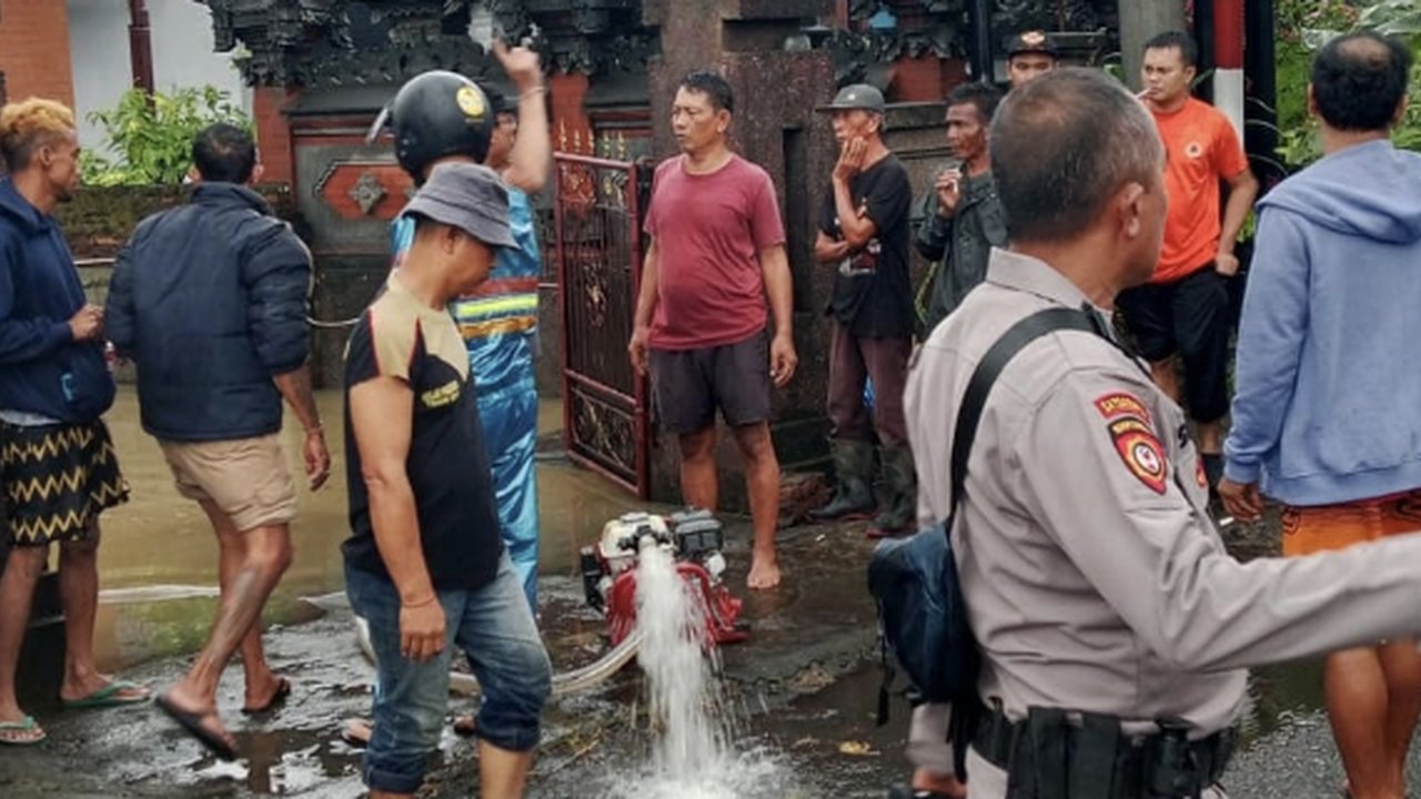 Gubernur Bali I Wayan Koster pantau banjir