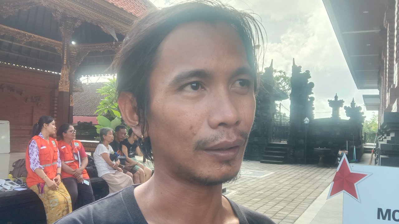 Ditinggal Banjir Tanpa Barang, Keluarga Riki Mengungsi dengan Bayi yang Masih Merah