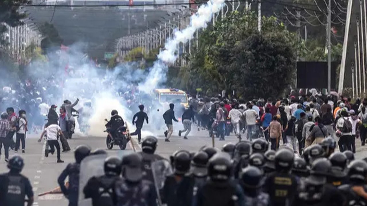 Protes dipicu oleh isu maraknya korupsi, pengangguran, serta larangan pemerintah terhadap platform media sosial, termasuk Facebook dan X. (Prabin RANABHAT/AFP)