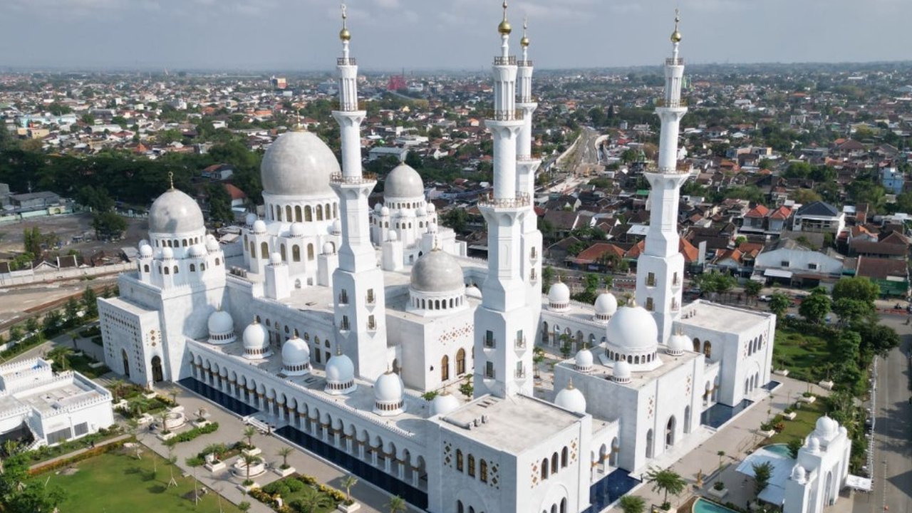 Viral Tarif Parkir di Masjid Zayed Solo Mahal, Juru Parkir Langsung Dipecat