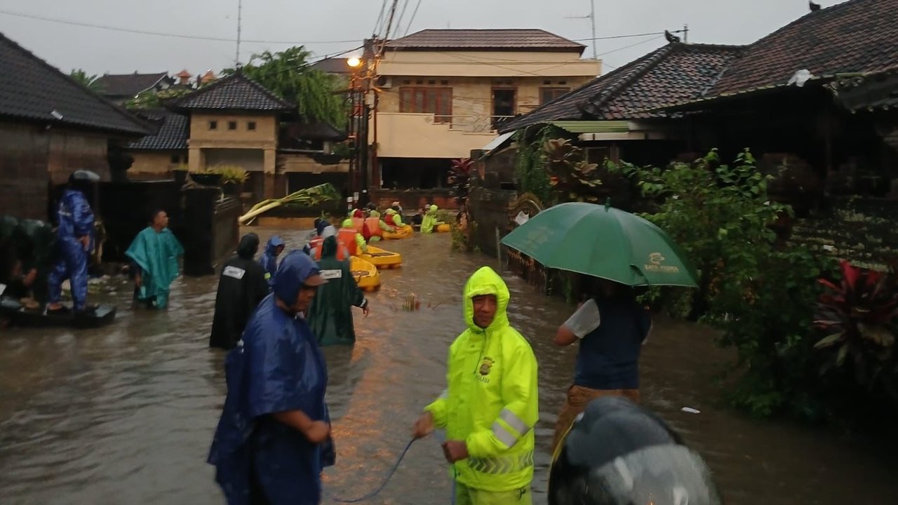 Banjir dan Longsor melanda Bali, Polri Kerahkan Personel Bantu Penanganan