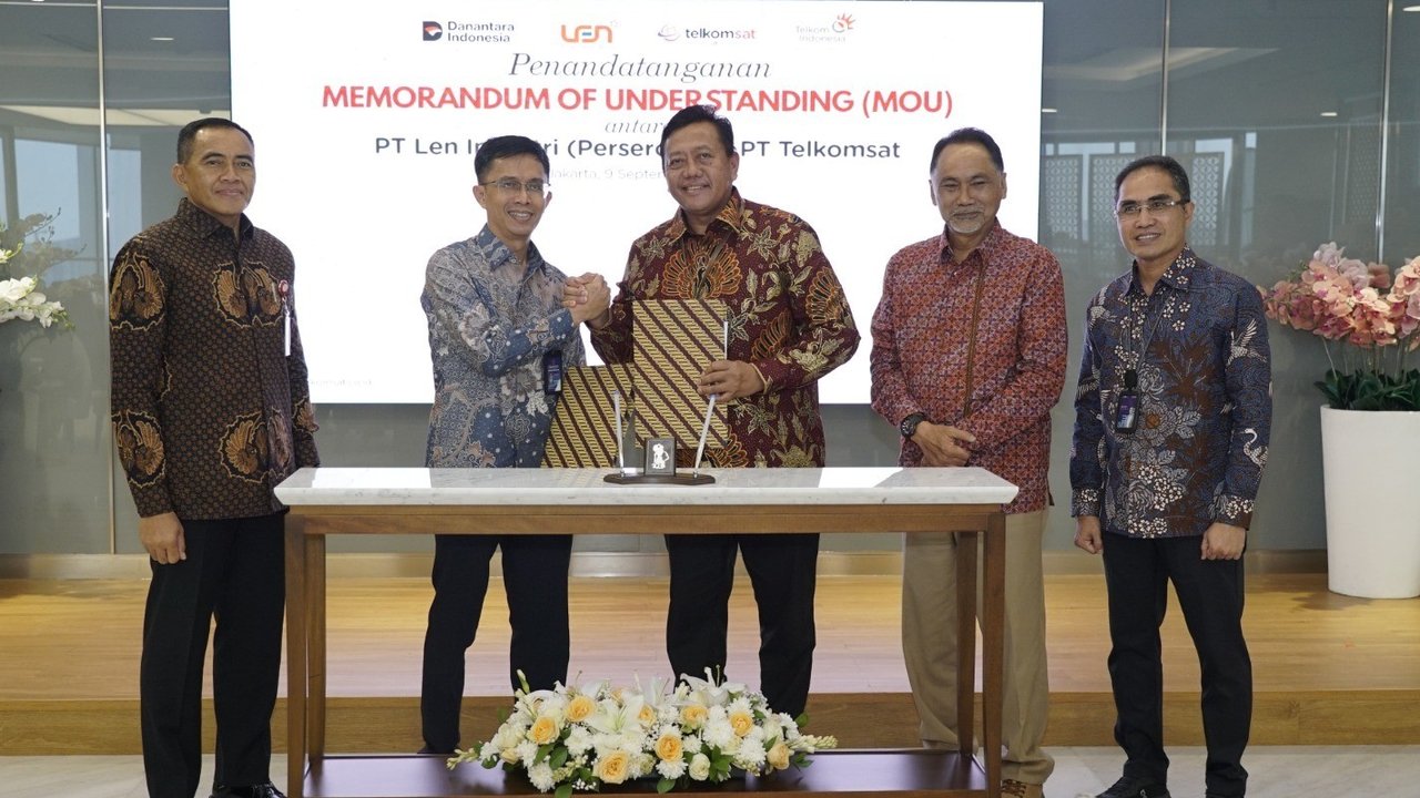 Perkuat Pertahanan Berbasis Satelit, Telkomsat & PT Len Industri Teken MoU Pengembangan Infrastruktur Komunikasi