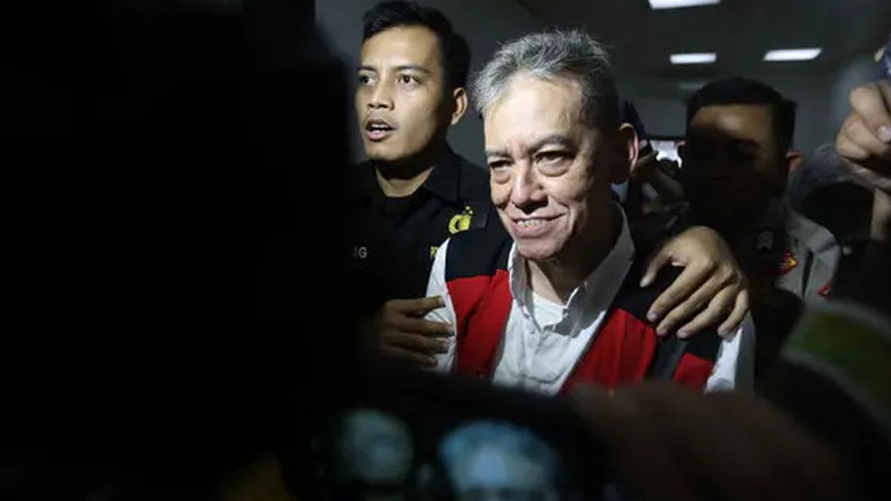 Musisi Fariz Roestam Moenaf alias Fariz RM usai mengikuti sidang pembacaan putusan di Pengadilan Negeri Jakarta Selatan, Kamis (11/9/2025). (Kapanlagi.com/Budy Santoso)
