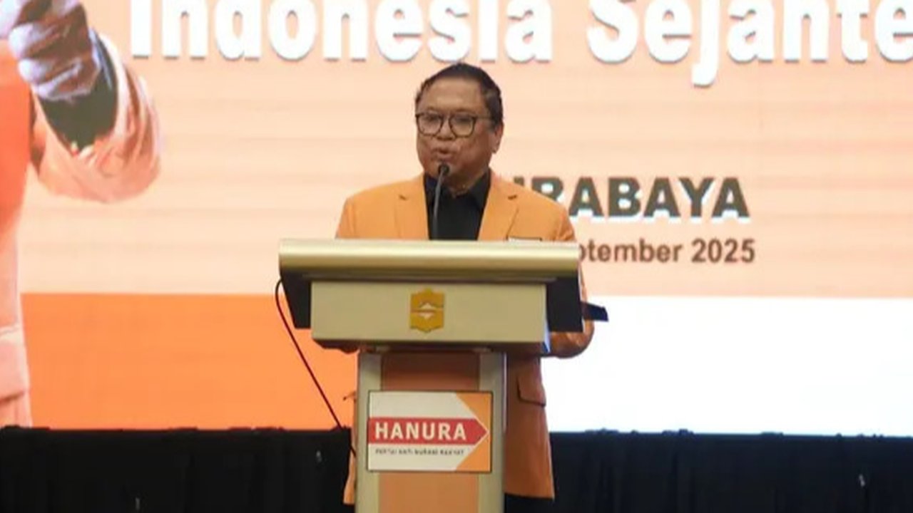 Ketua Umum Dewan Pimpinan Pusat (DPP) Partai Hanura Oesman Sapta Odang membuka Bimbingan Teknis (Bimtek) Nasional Hanura, Jumat malam (12/9/2025). (Ist)