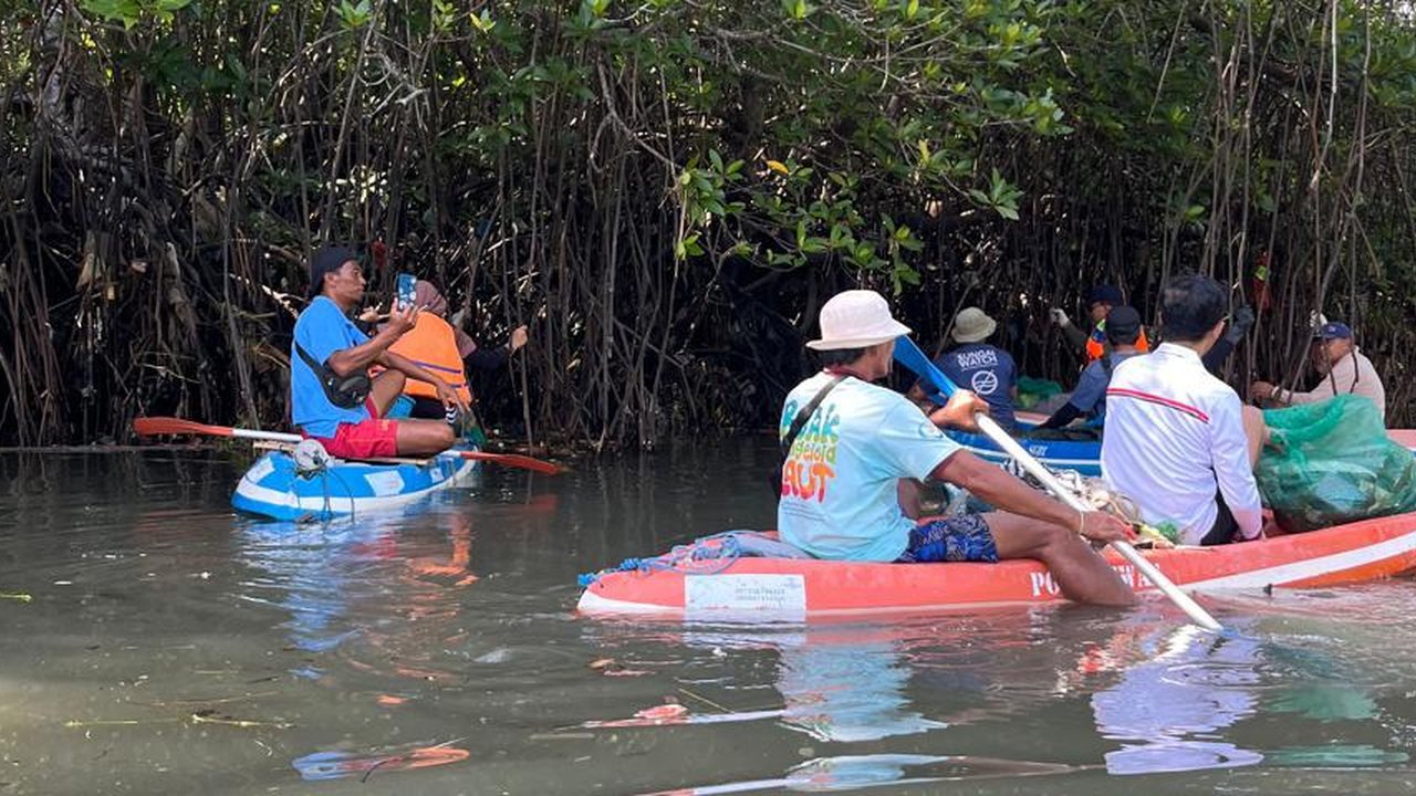 154,65 Ton Timbulan Sampah Akibat Banjir Bali