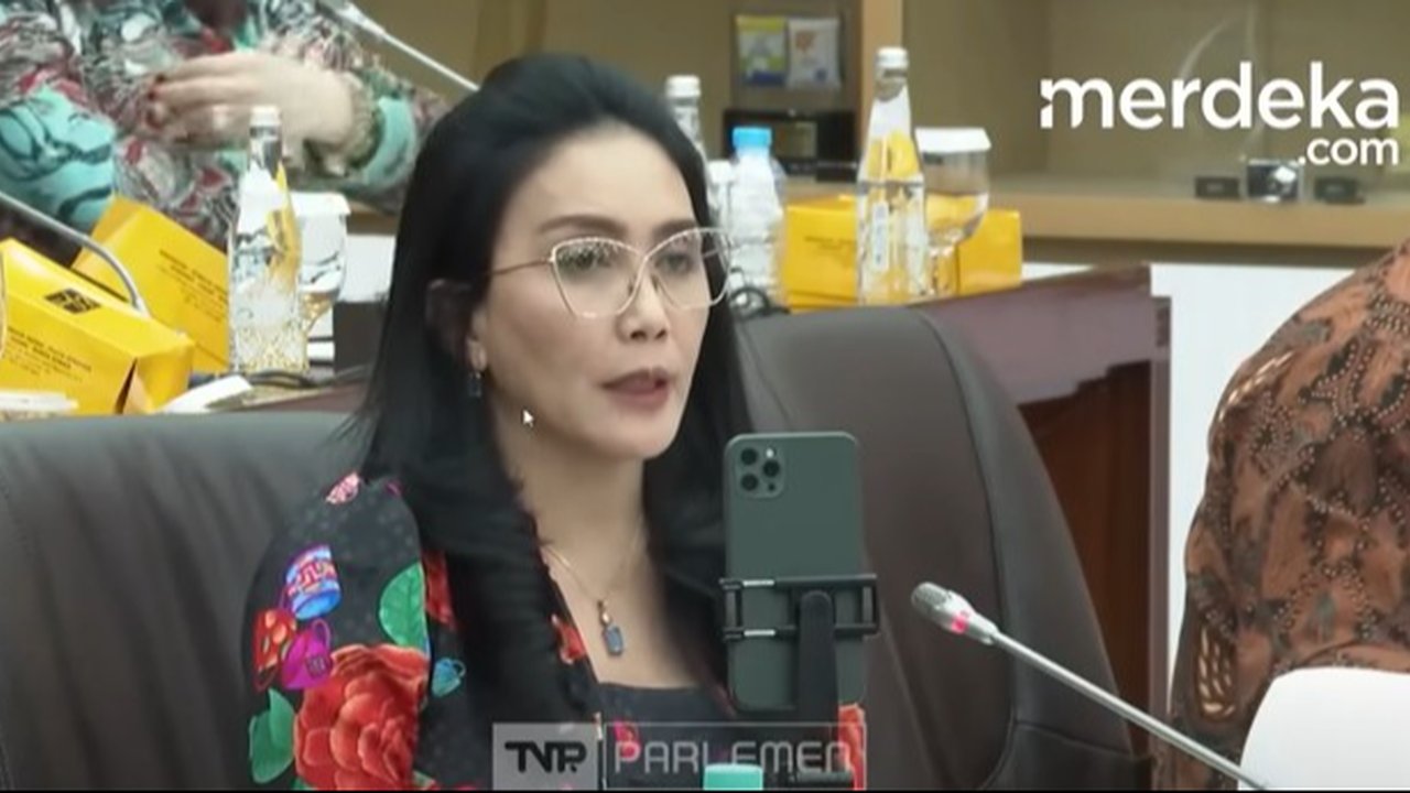 Anggota Komisi VI dari Fraksi PDI Perjuangan, Rieke Diah Pitaloka atau Oneng.