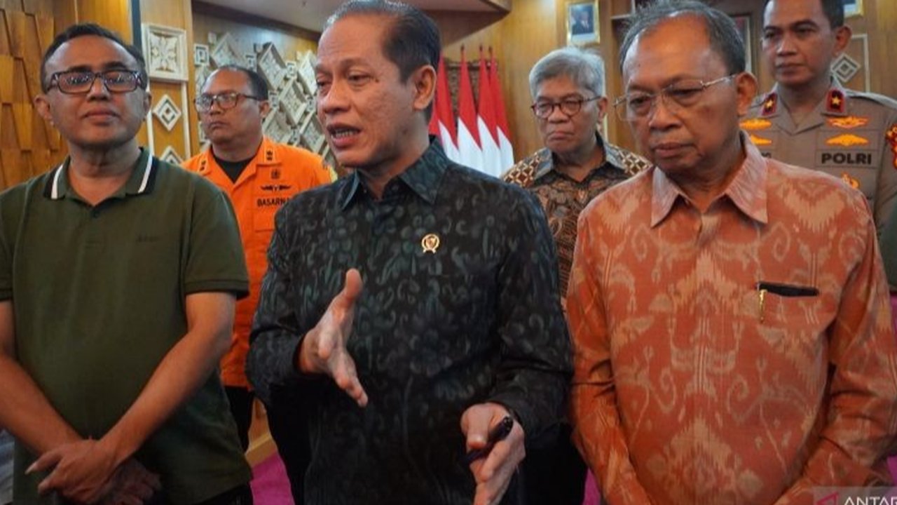 Menteri Lingkungan Hidup memerintahkan penampungan 210 ton sampah dampak banjir Bali di TPA Suwung selama sebulan, meski TPA tersebut sedang dalam pembatasan. Bagaimana penanganan selanjutnya?