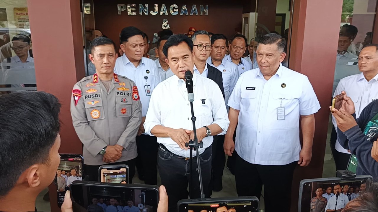 Menteri Koordinator Bidang Hukum, HAM, Imigrasi, dan Pemasyarakatan Yusril Ihza Mahendra