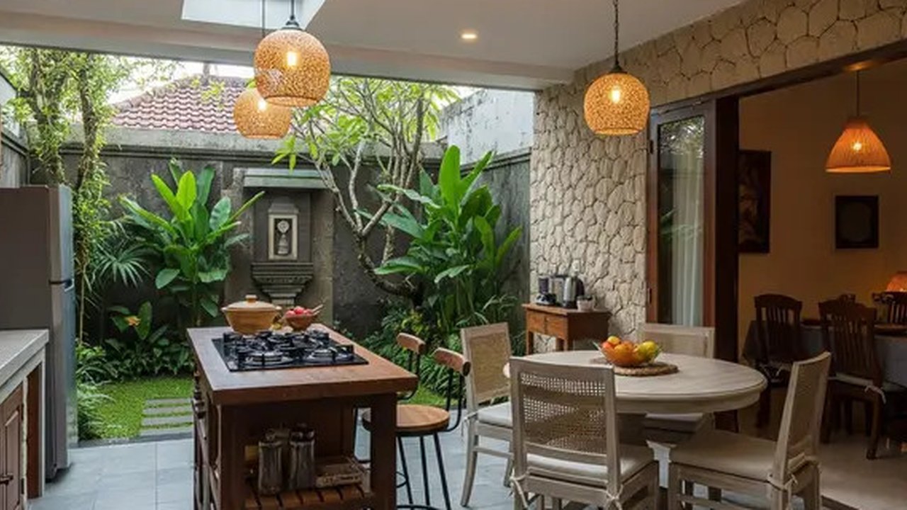 Inspirasi Dapur Outdoor Sederhana di Pekarangan Rumah Kecil Tren 2025. Foto: Gemini