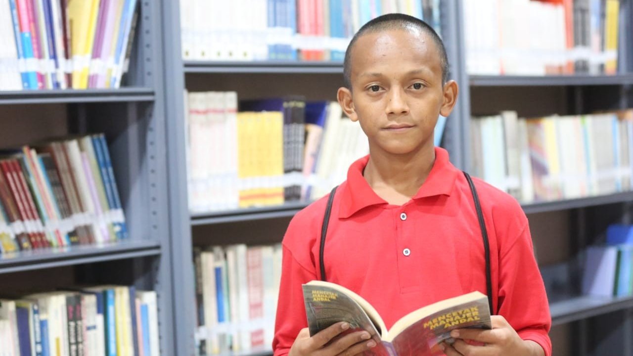 Kisah Akbar, Siswa SRMA26 Makassar yang Tak Lagi Tidur Beralas Lantai