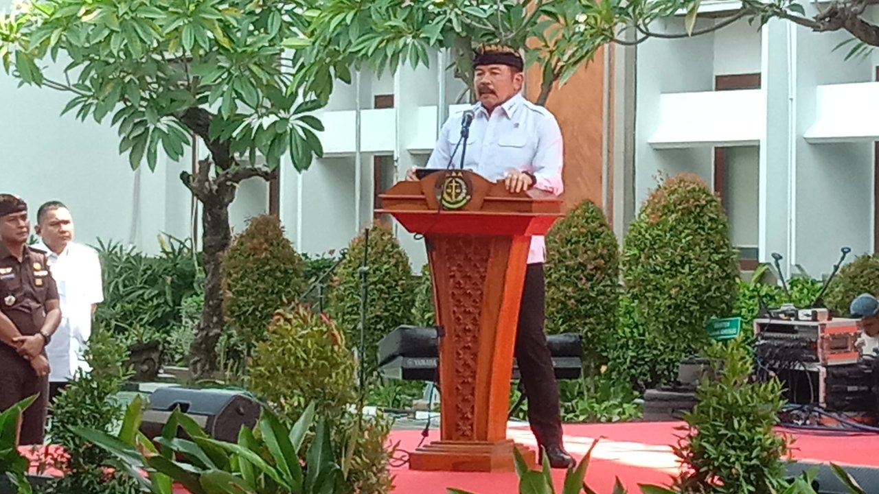 Jaksa Agung Sanitiar (ST) Burhanuddin saat memberikan sambutan di Peresmian Gedung dan Fasilitas Kantor di Kejati Bali, Denpasar, Bali, pada Selasa (16/9).