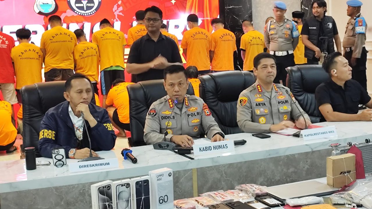 Polisi Limpahkan 3 Tersangka Anak Kasus Pembakaran Gedung DPRD Makassar ke Kejaksaan