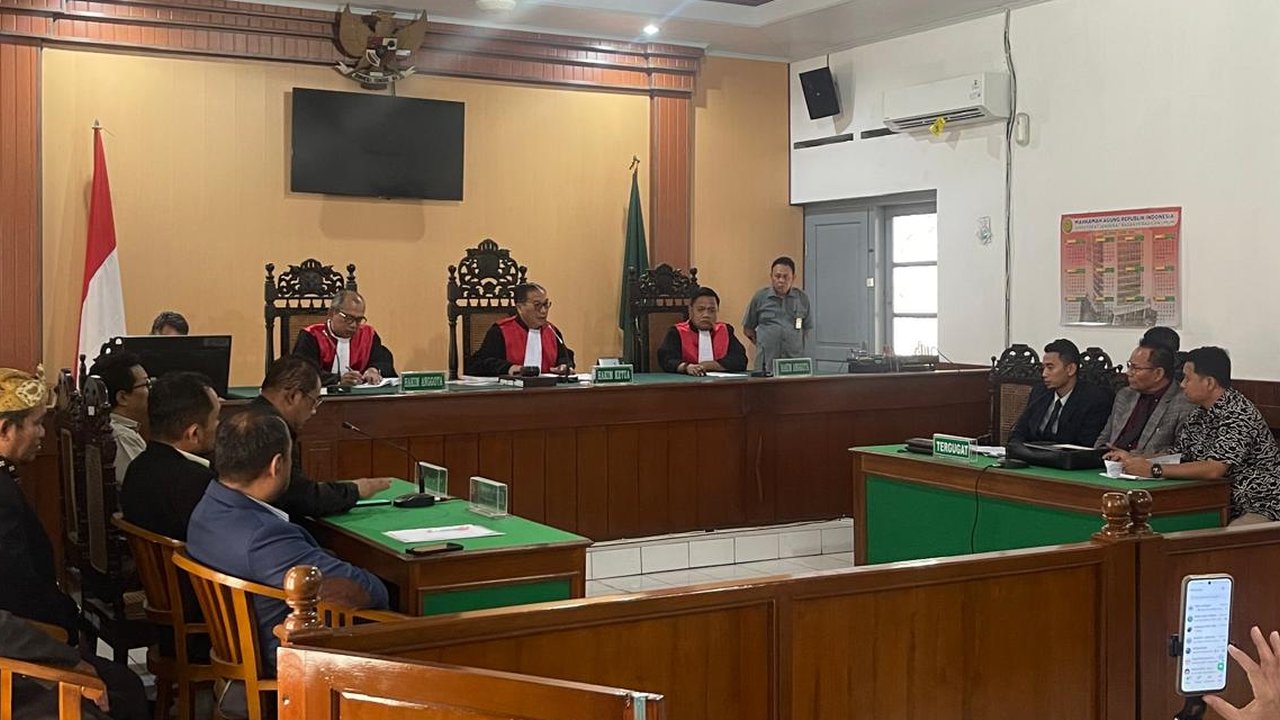 VIDEO: Kubu Alumni UGM Penggugat Ijazah Jokowi Keras 