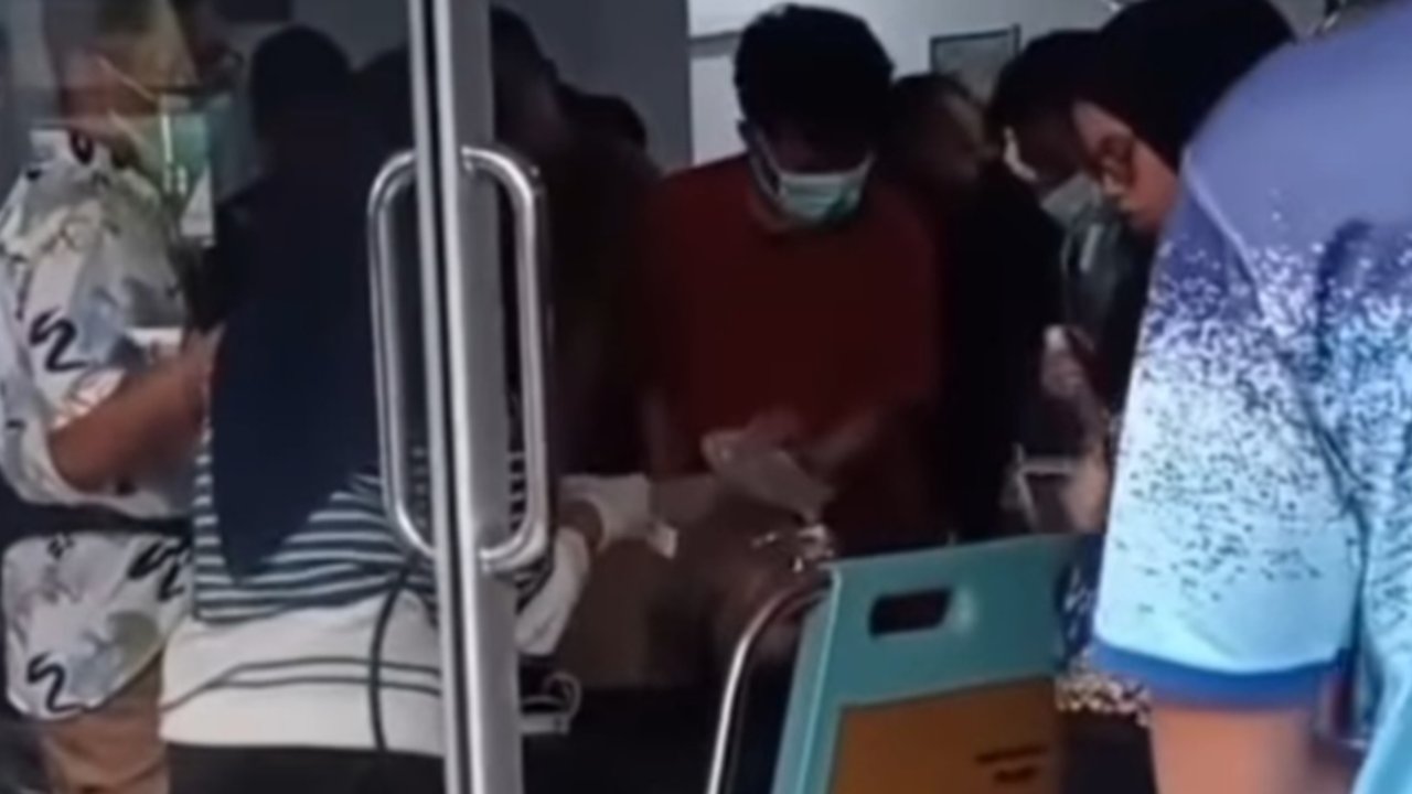 Viral Ratusan Siswa di Banggai Kepulauan Dilarikan ke Rumah Sakit Diduga Keracunan Usai Konsumsi MBG