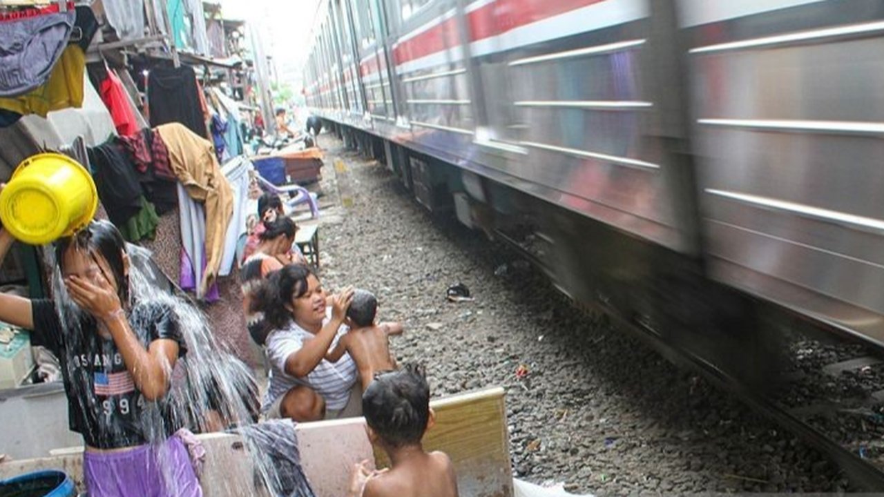 Indeks Ekonomi RI Turun, Banggar DPR Usul Tambahan Bantuan untuk 20 Juta Masyarakat Miskin