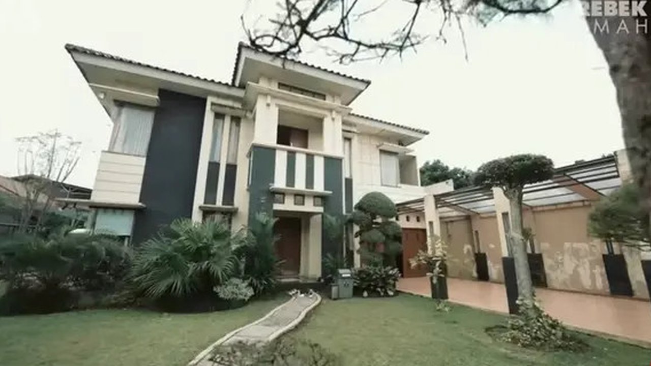 Teras depan rumah Narji (Foto: Dok. Atta Halilitar)