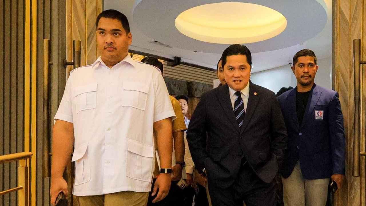 Menteri Pemuda dan Olahraga Erick Thohir saat serah terima jabatan dari pejabat lama Dito Ariotedjo di Kantor Kemenpora, Jakarta, Kamis (18/9/2025