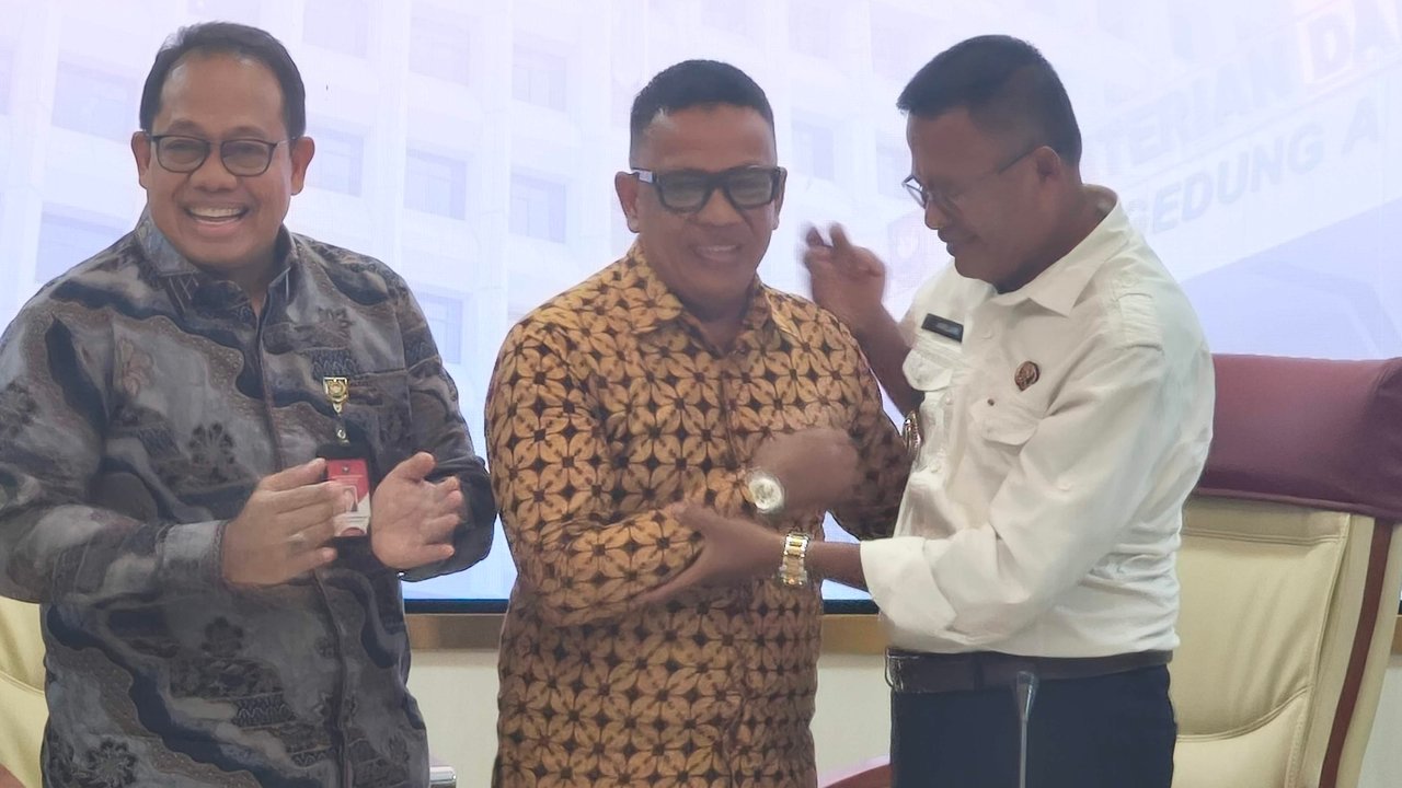 Walkot Prabumulih Arlan Disanksi Teguran Tertulis Buntut Pencopotan Kepsek yang Tegur Anaknya Bawa Mobil ke Sekolah