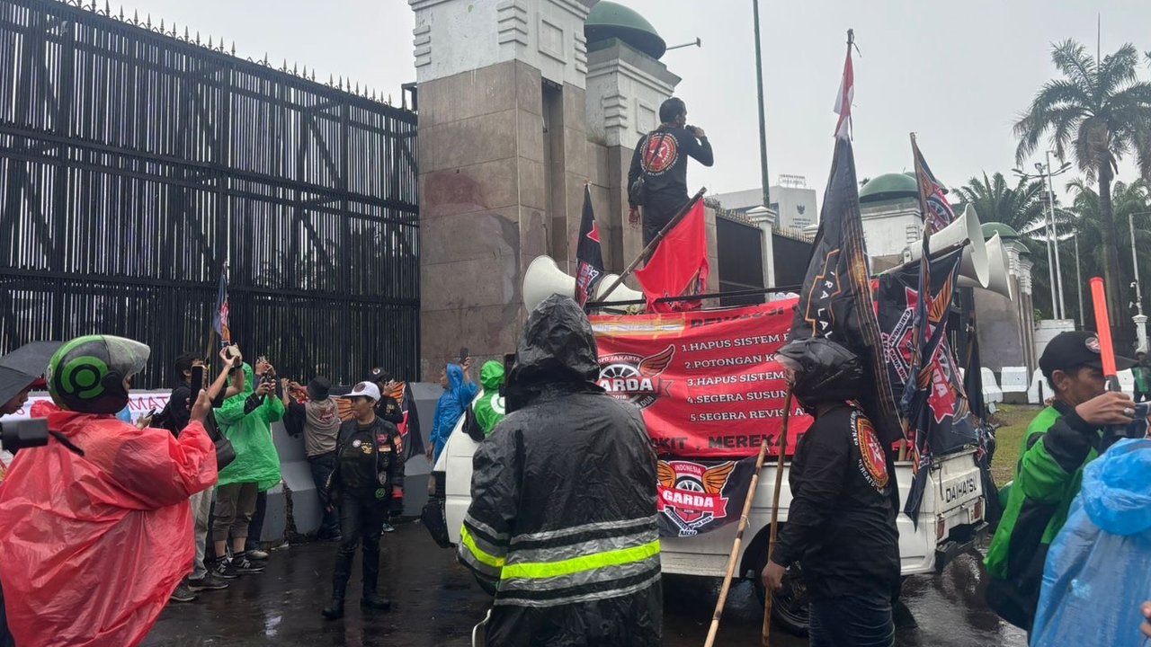 Demo Ojol di Depan DPR