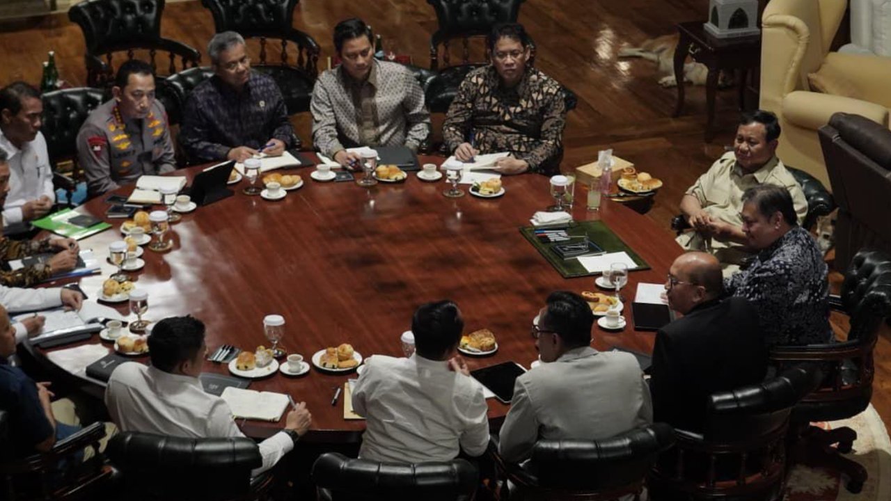 Prabowo Pimpin Ratas di Hambalang, Bahas Listrik Pedesaan, Singkong, hingga Giant Sea Wall