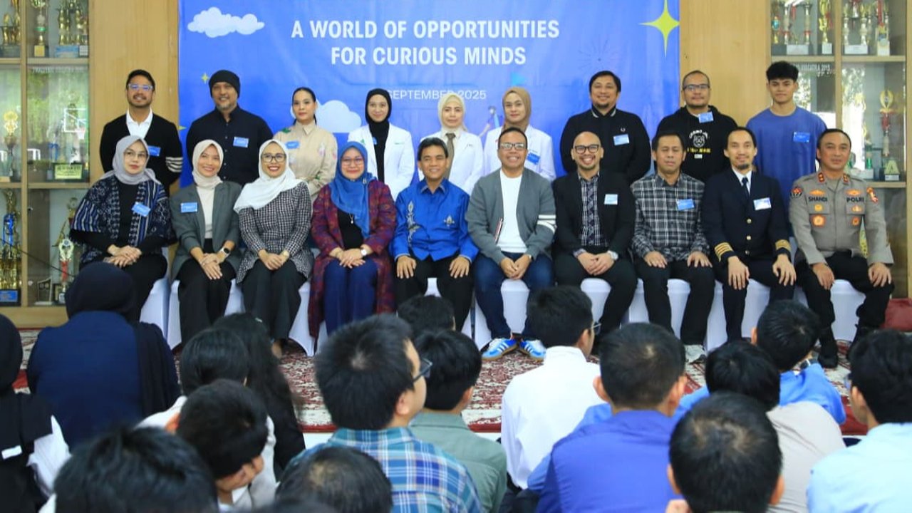 Kadiv Humas Beri Motivasi dan Pemahaman Tugas Kepolisian Pada Siswa Labschool Kebayoran