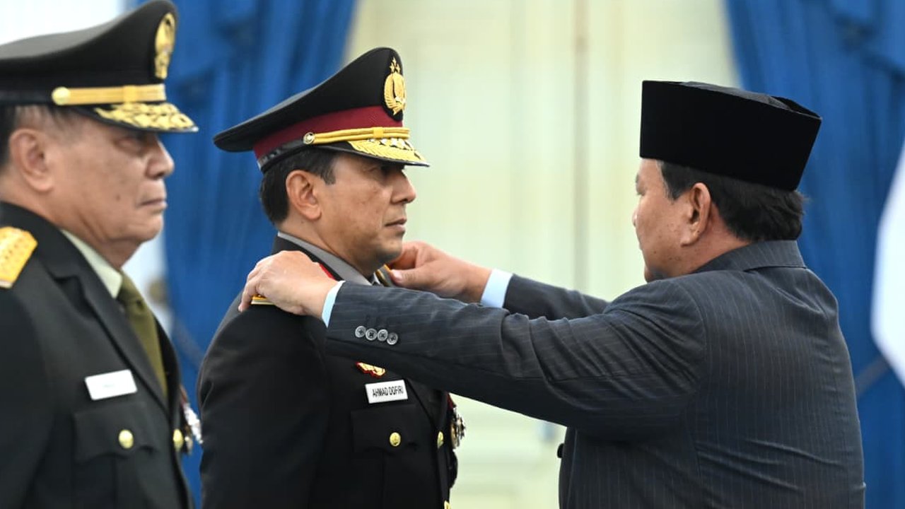 VIDEO: Momen Sakral Prabowo Sematkan Jenderal Kehormatan ke Ahmad Dofiri & Djamari Chaniago