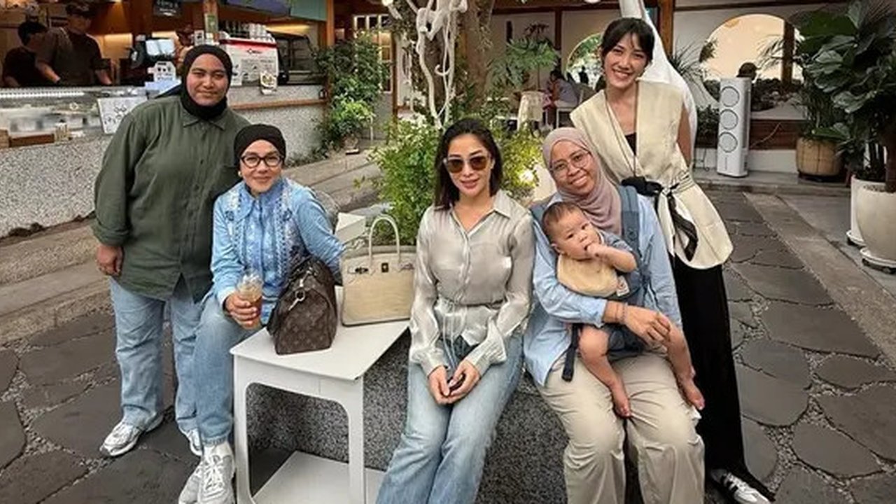 Nikita Willy liburan di Korea Selatan bareng keluarga. [IG: @yorafebrina]