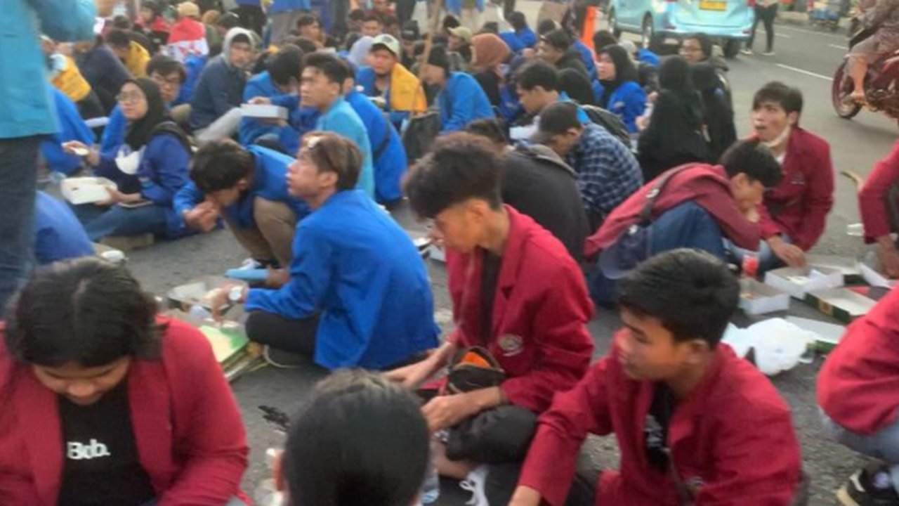 Istana Respons Soal Polisi Sita Buku Karl Marx hingga Che Guevara Terkait Demo Surabaya: Tak Ada Larangan Membaca Buku