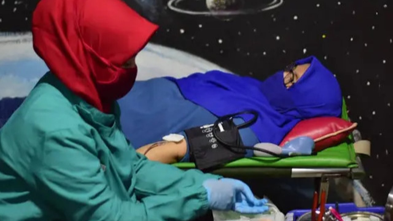 Ilustrasi donor darah. (Photo by Nguyn Hip on Unsplash)