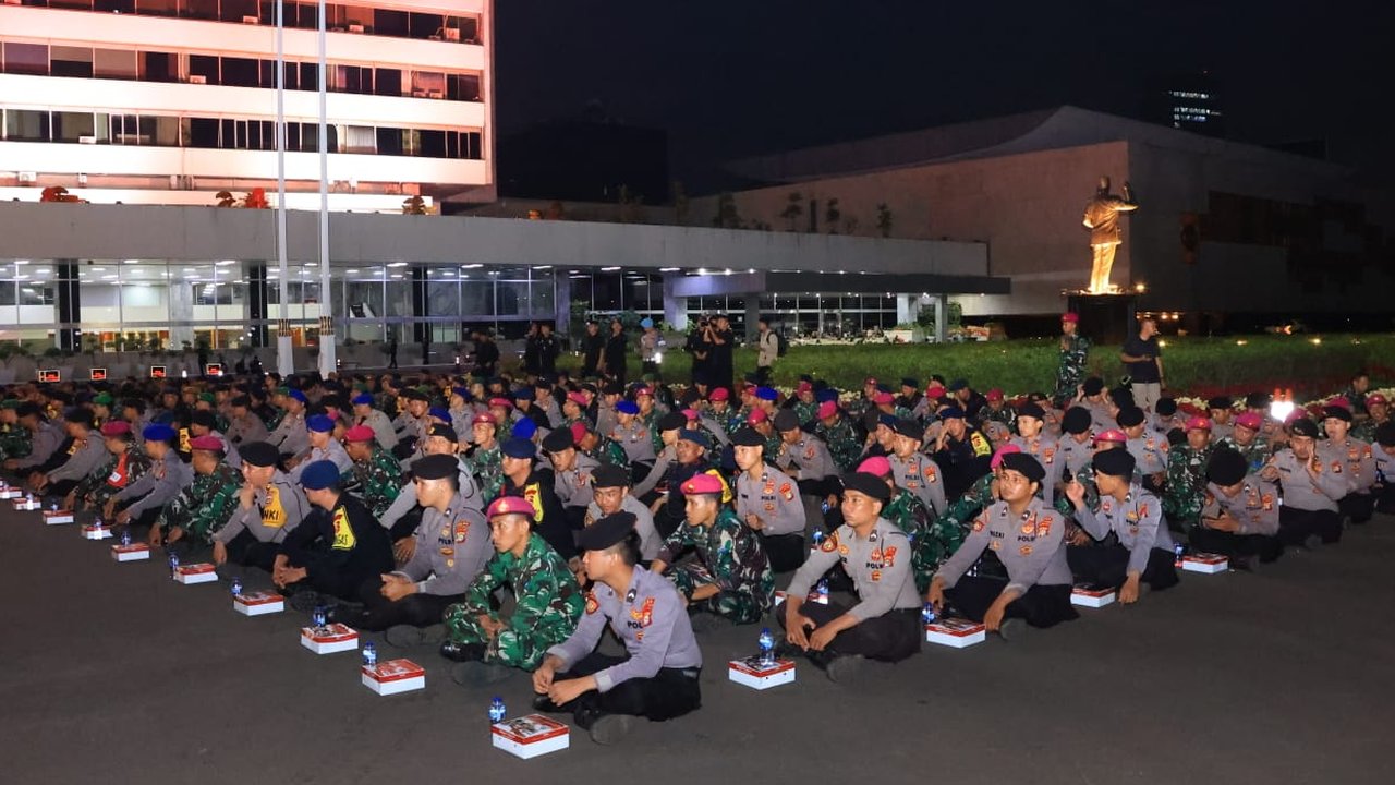 Kapolri Kumpulkan 320 Personel TNI-Polri yang Amankan DPR