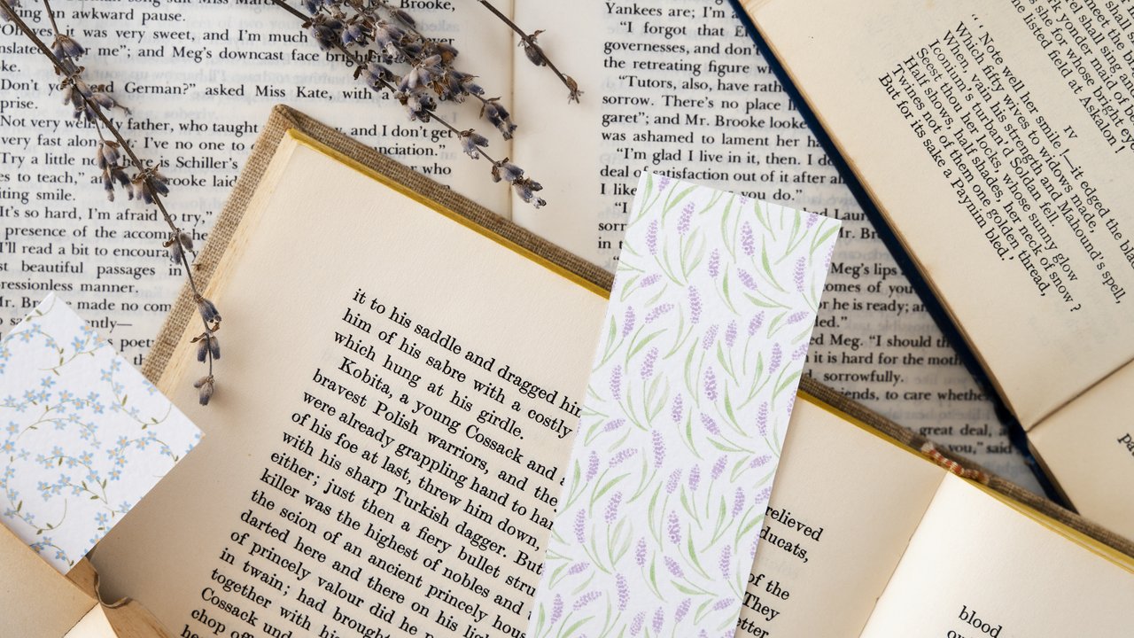 Ilustrasi buku, kumpulan hadis. (Foto oleh Pixabay: https://www.pexels.com/id-id/foto/tumpukan-buku-159866/)