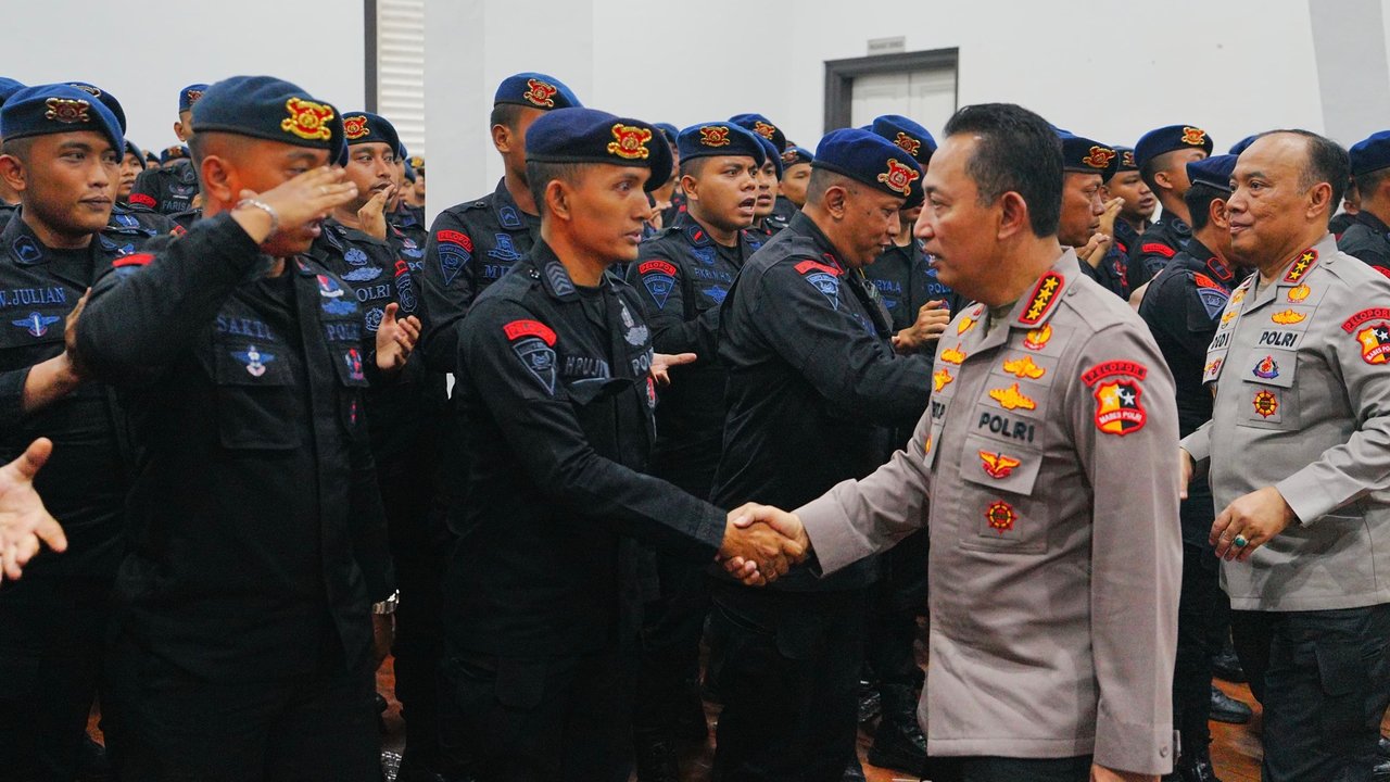 VIDEO: Kapolri Datangi Markas Brimob Kwitang Usai Diserang Demo, Beri Instruksi Tegas Pasukan Siaga!