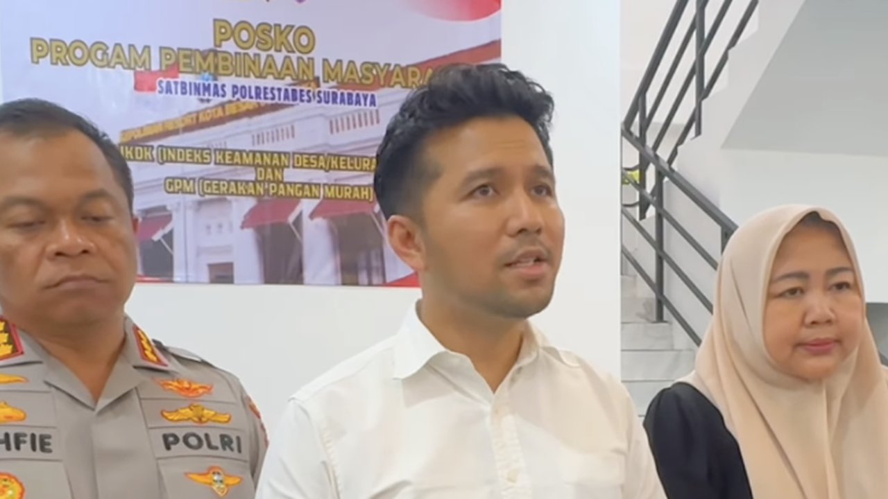 VIDEO: Reaksi Emil Dardak Sambil Duduk Bersimpuh Temui Pembakar Gedung Grahadi 