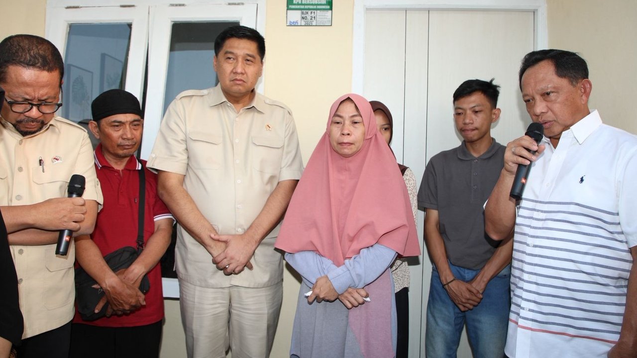 VIDEO: Keluarga Affan Ojol Korban Tewas Terlindas Barakuda Brimob Dapat Rumah dari Prabowo